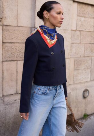 Blazer corto de cuello redondo