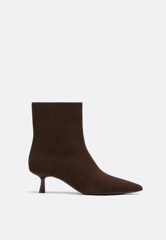 Botines de tacón de aguja de piel serrada