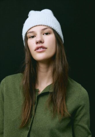 Gorro de punto acanalado con placa