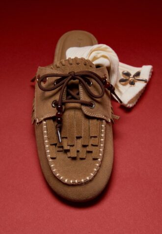 mocasines de piel sin taln con adornos 1 330x477 - Mocasines de piel sin tal&oacute;n con adornos