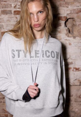 Sudadera con capucha y pedrería