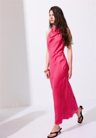 vestido midi sin espalda con cuello halter 2 1 330x477 - Vestido midi sin espalda con cuello halter