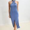 Vestido midi sin espalda con cuello halter Vestido midi sin espalda con cuello halter