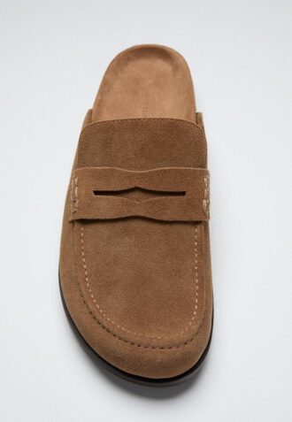 zuecos tipo mocasn de piel sin espalda 1 330x477 - Zuecos tipo mocas&iacute;n de piel sin espalda